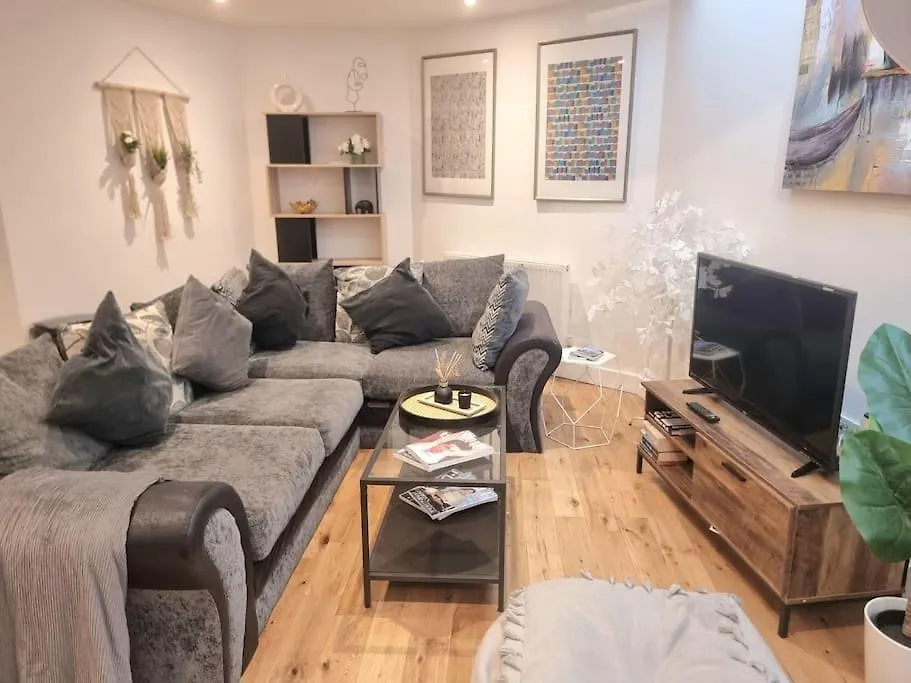 Large Duplex Flat At London Bridge Apartment