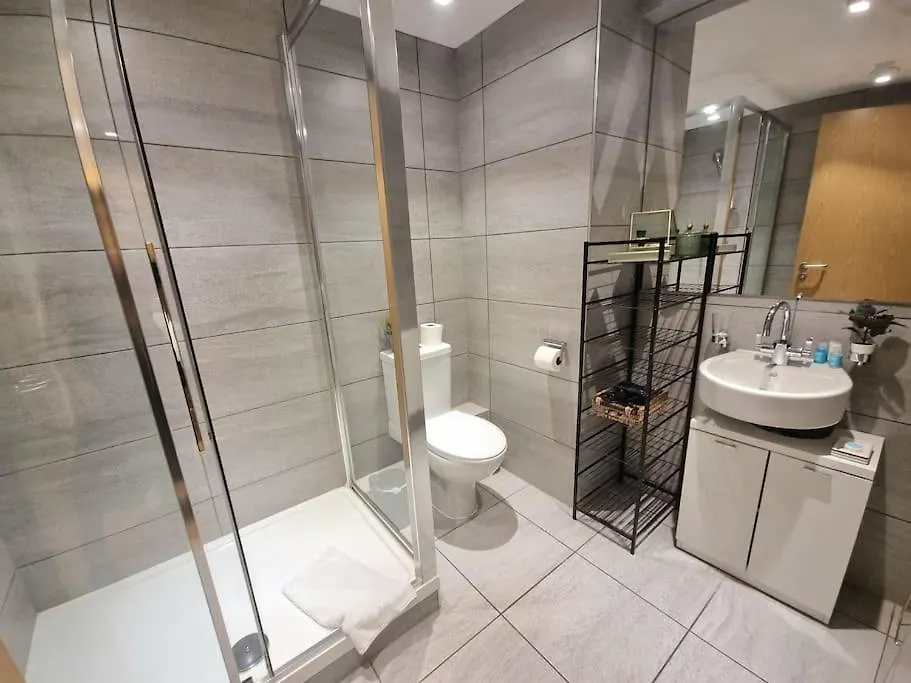 Large Duplex Flat At London Bridge Apartment