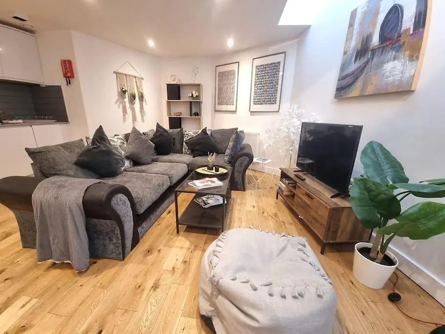 Large Duplex Flat At London Bridge Apartment
