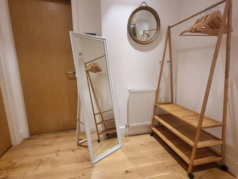 Large Duplex Flat At London Bridge Apartment