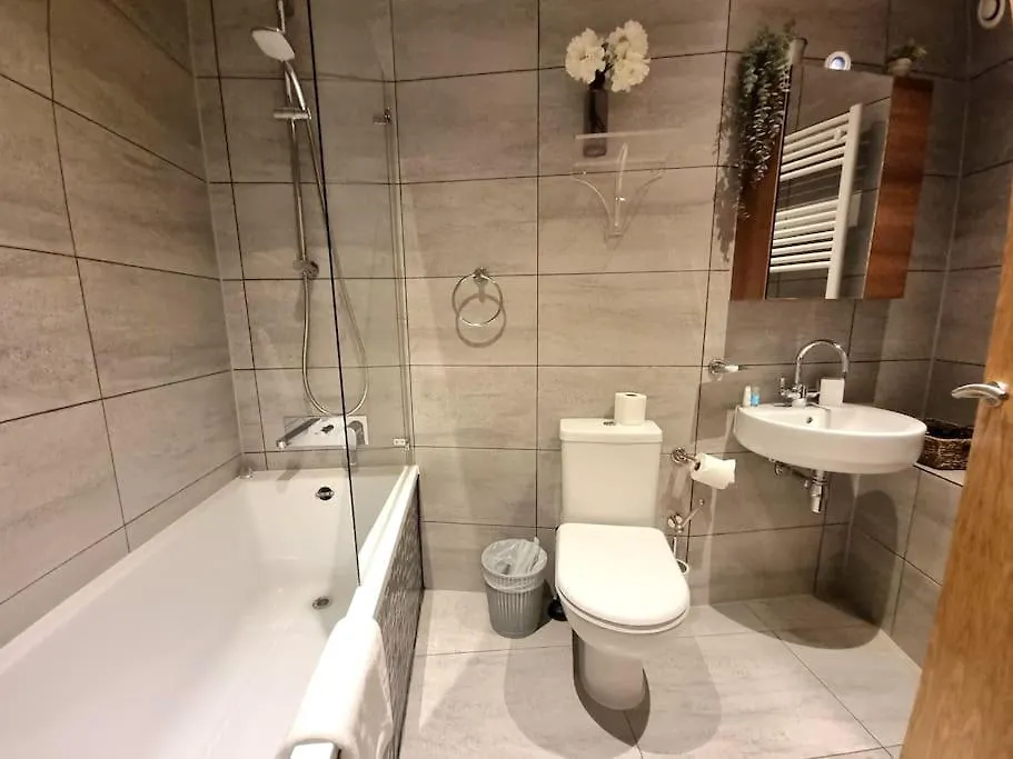 Large Duplex Flat At London Bridge Apartment