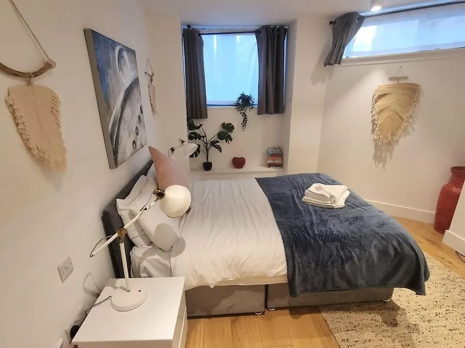 Large Duplex Flat At London Bridge Apartment