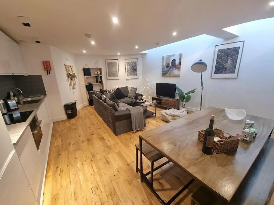 Large Duplex Flat At London Bridge Apartment 0*,  United Kingdom