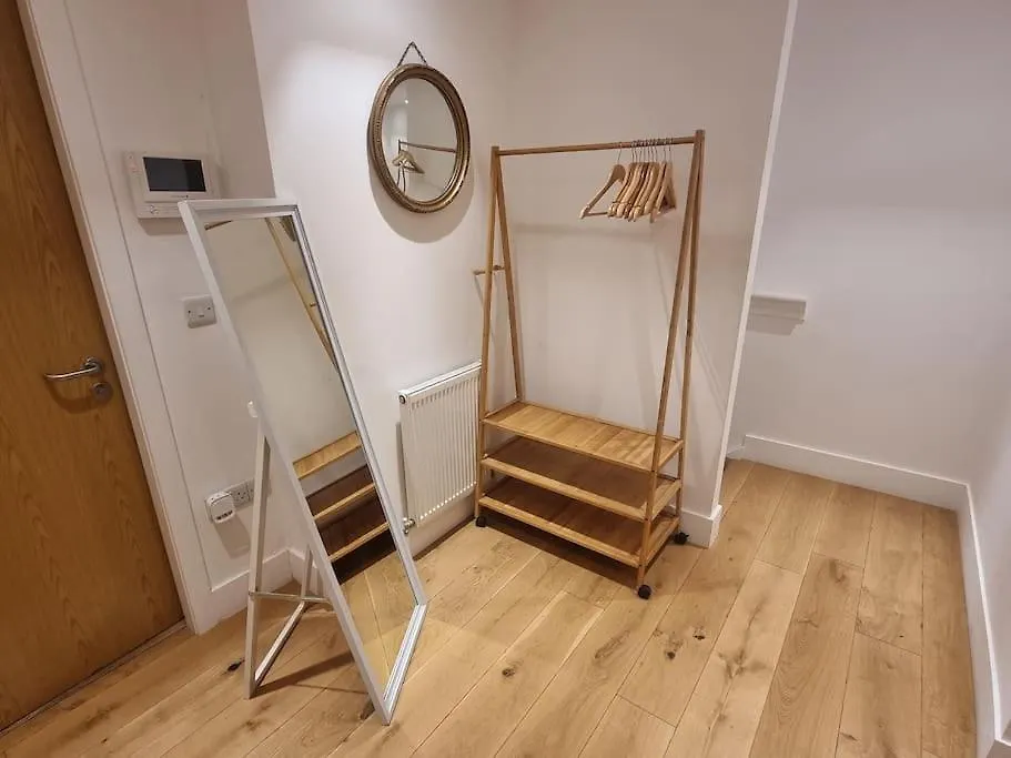 Large Duplex Flat At London Bridge Apartment