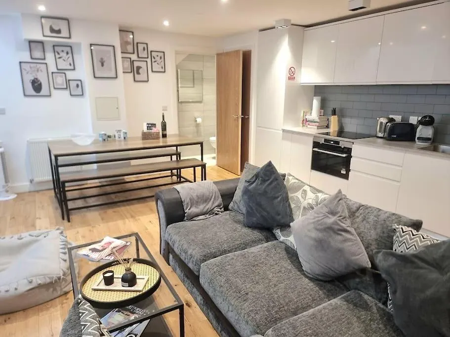 Large Duplex Flat At London Bridge Apartment