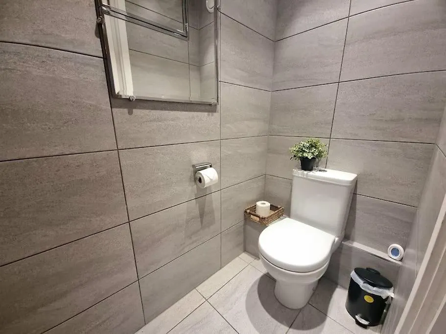 Large Duplex Flat At London Bridge Apartment 0*,  United Kingdom