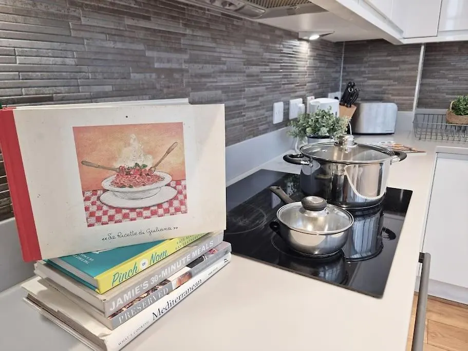 Large Duplex Flat At London Bridge Apartment