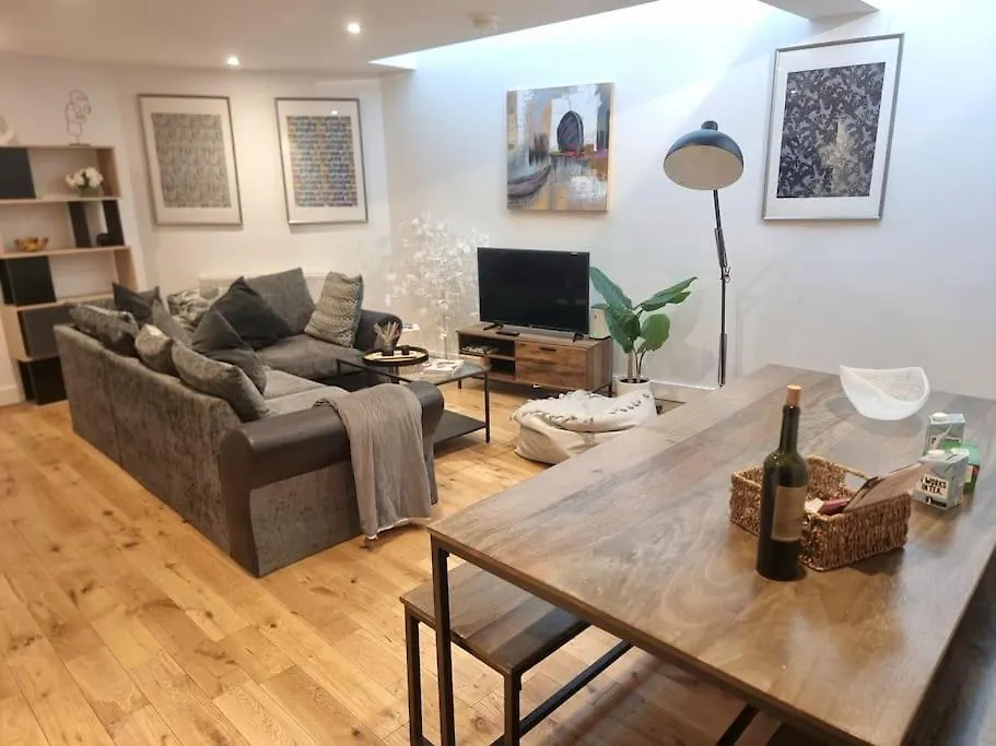 Large Duplex Flat At London Bridge Apartment