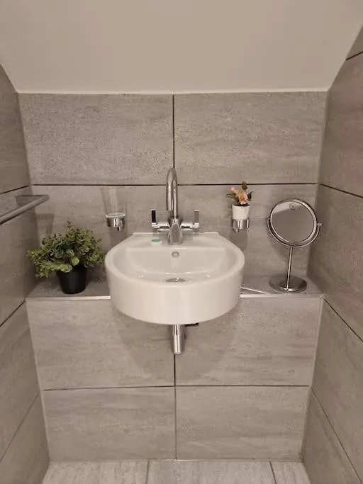 Large Duplex Flat At London Bridge Apartment
