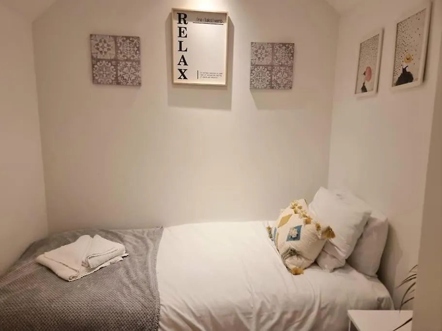 Large Duplex Flat At London Bridge Apartment 0*,