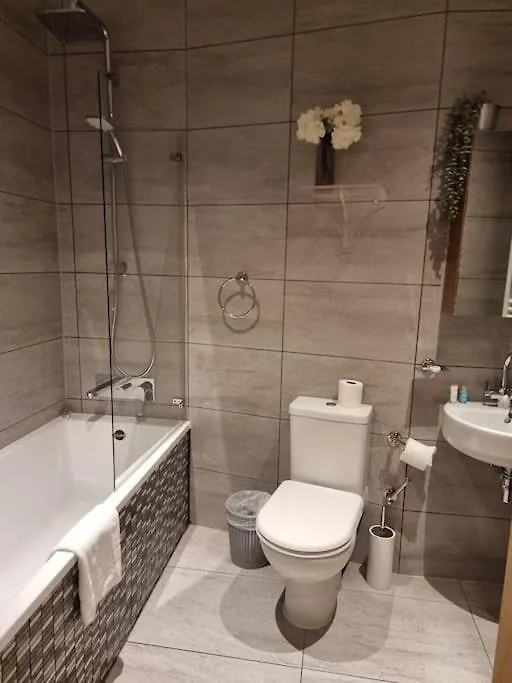 Large Duplex Flat At London Bridge Apartment 0*,